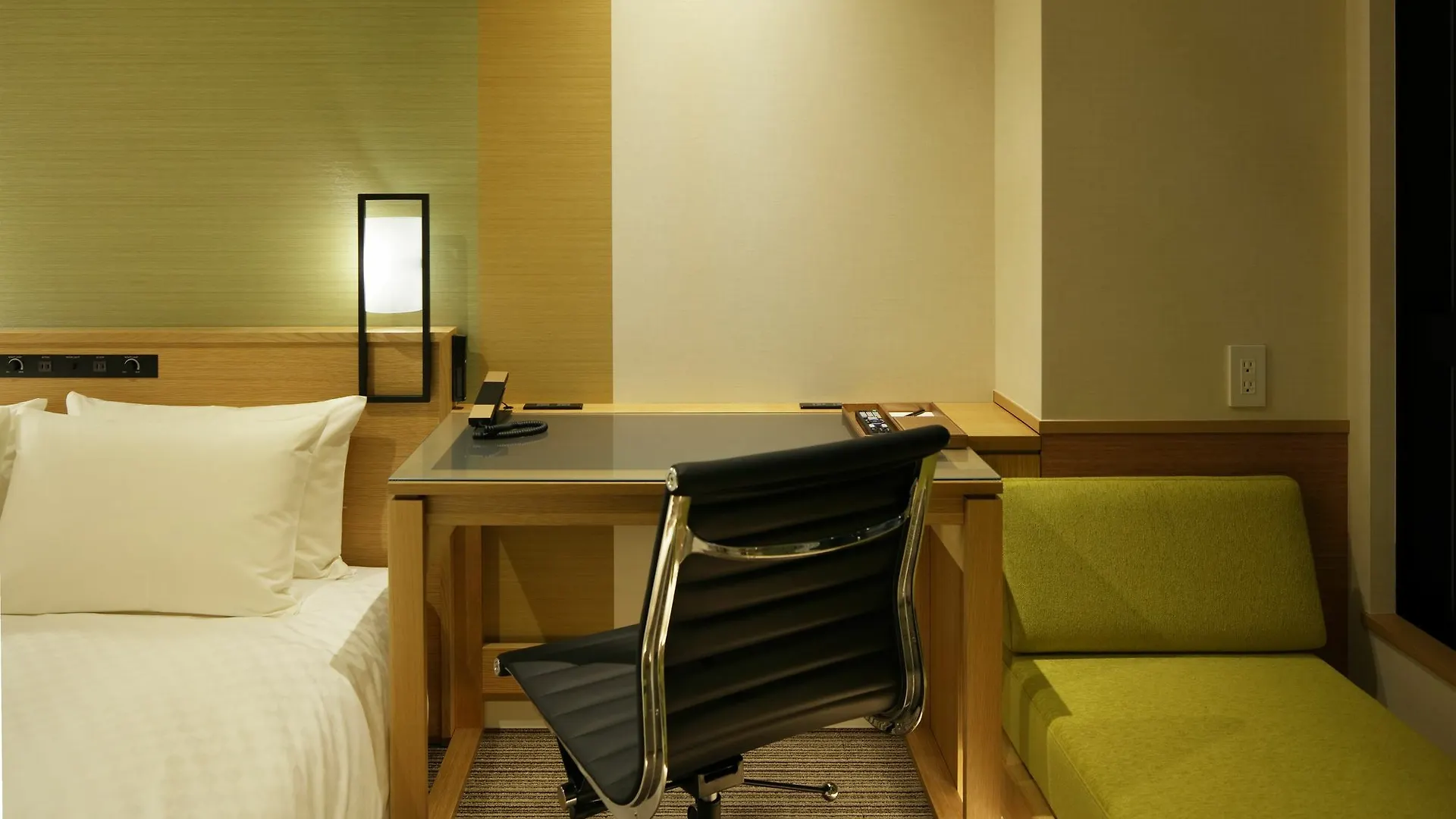 Candeo Hotels Tokyo Shimbashi 4*,  Japán